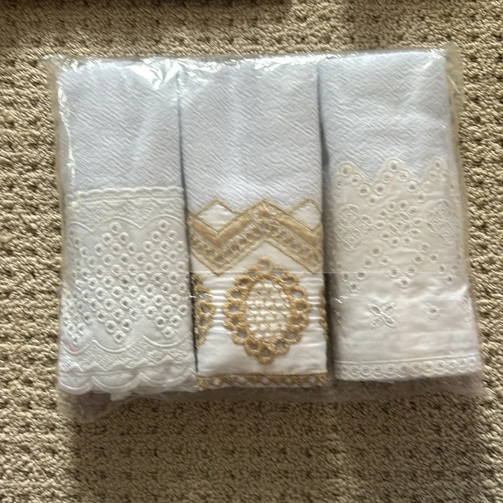 5x Never Been Used Hand Towels